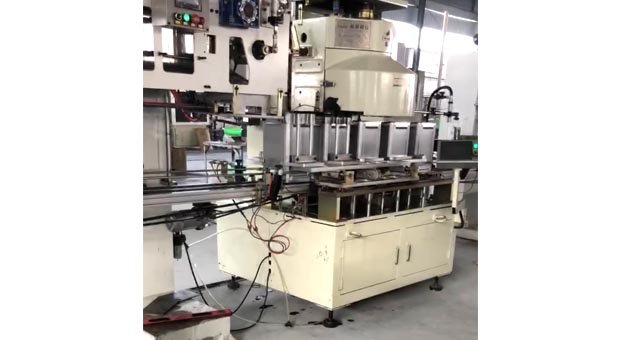 封底、蓋扣嚴扣平，封底后無疤，滲漏等現(xiàn)象